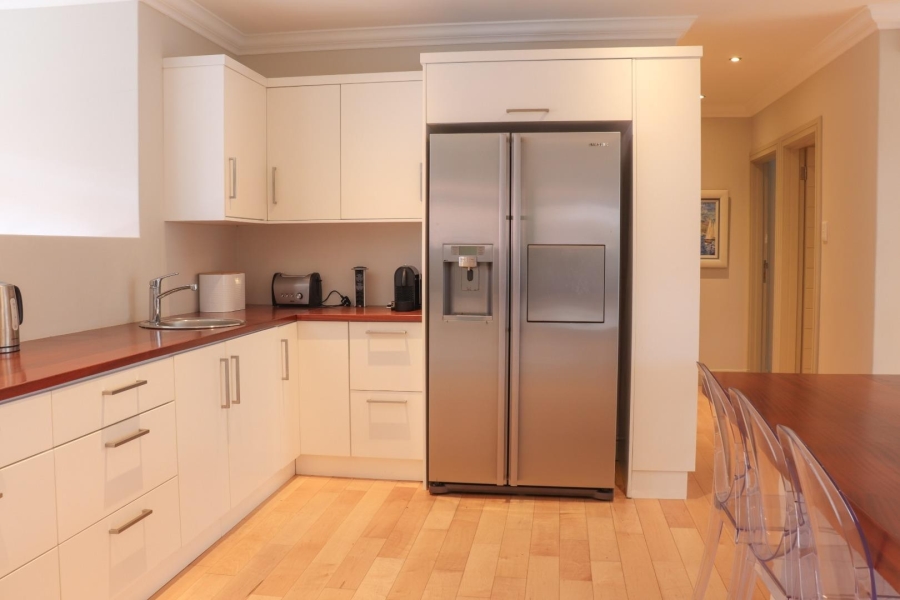 To Let 6 Bedroom Property for Rent in Voelklip Western Cape